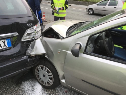 COLLEGNO - Incidente stradale sulla tangenziale nord di Torino: tre feriti in ospedale - FOTO