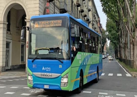 TORINO-CASELLE - Incendio in piazza Carlo Felice, cambia la fermata del bus di Arriva