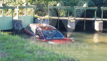 INCIDENTE A ROBASSOMERO - Scontro camion-auto in zona Cotonificio: macchina nel canale - FOTO