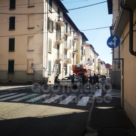 VENARIA - Infiltrazioni dal tetto: pompieri e polizia locale in via Juvarra