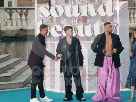 VENARIA - Eurovision, grande festa in città per il «Turquoise Carpet»: la passerella dei cantanti in gara - FOTO