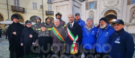 VENARIA - I Vigili del Fuoco omaggiano l'Immacolata in piazza Annunziata - FOTO