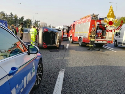 RIVOLI - Incidente in tangenziale, auto ribaltata: coinvolta attaccante della Juventus femminile