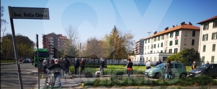 VENARIA - Riparte il mercato: lunghe le file per poter accedere in piazza De Gasperi