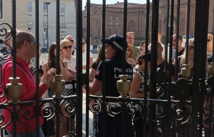 VENARIA - Scioperano gli addetti, turisti in coda alla Reggia e al castello della Mandria