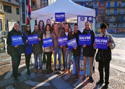VENARIA - La Lega scende in piazza per difendere il Ministro Salvini