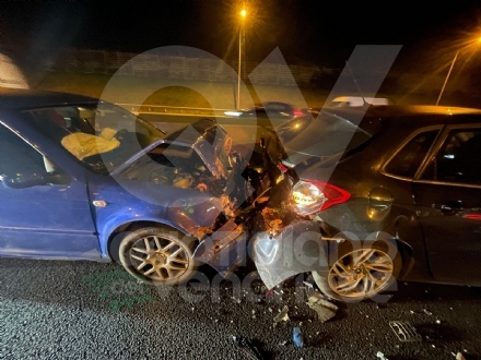 INCIDENTE IN TANGENZIALE A VENARIA - Tamponamento fra tre auto, quattro feriti - FOTO
