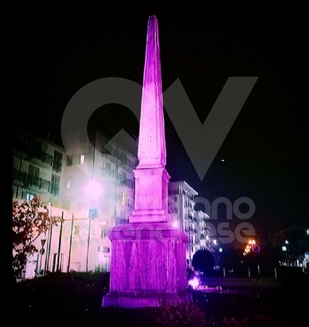 RIVOLI - Festa della Donna: l'Obelisco di corso Francia si tinge di rosa