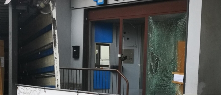DRUENTO - Fanno esplodere il bancomat della Banca del Piemonte: ladri in fuga con il bottino