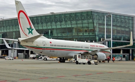 CASELLE - Caos in aeroporto: migrante fugge sulla pista e si arrampica sulla torre dei falconieri