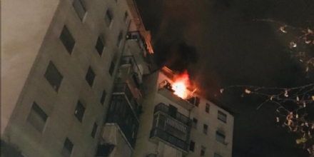 PAURA A VENARIA - Scoppia un incendio in un appartamento di via Di Vittorio