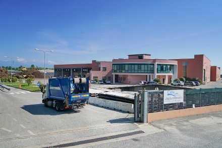 DRUENTO - In strada Cassagna arriva il maxi impianto che tratterà i rifiuti da spazzamento