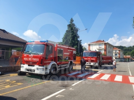 VANDALI A CAFASSE - Bruciati libri della biblioteca della scuola media: indagano i carabinieri