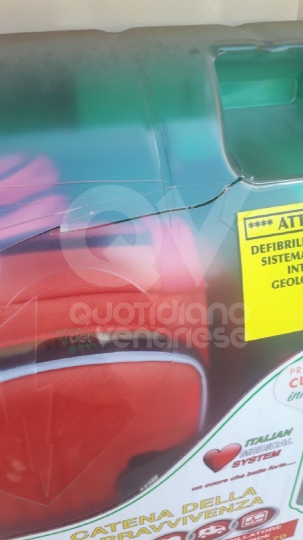 DRUENTO - Vandali in azione: danneggiato il defibrillatore di piazza del Filatoio