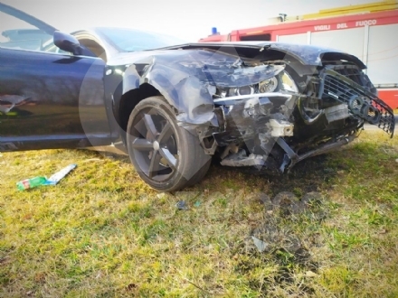 PIANEZZA - Scontro fra due auto in via La Cassa: due persone ferite