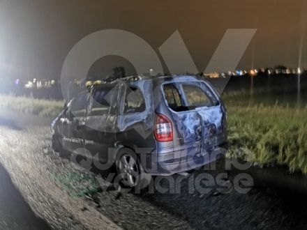 RIVOLI - Auto in fiamme in tangenziale: conducente riesce a mettersi in salvo