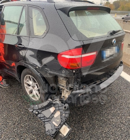 INCIDENTE IN TANGENZIALE A RIVOLI - Scontro fra due auto: feriti e forti disagi