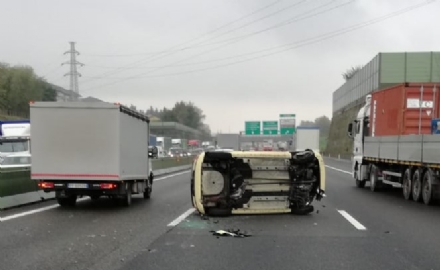 VENARIA - Incidente in tangenziale, donna ferita e lunghe code