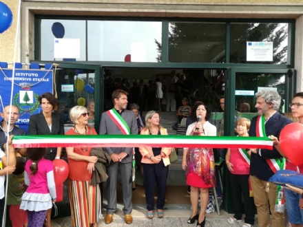 ALPIGNANO - Taglio del nastro per la «nuova» media Tallone: da scuola a college