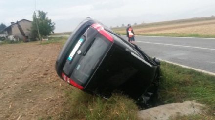 BORGARO-CASELLE - Auto esce fuori strada nel Pinerolese: muore una donna di 54 anni