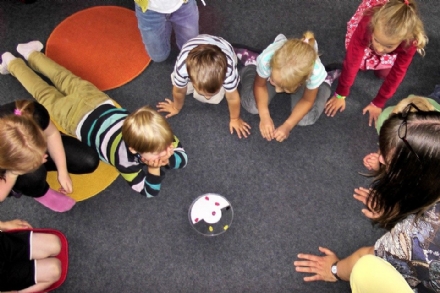 RIVOLI - Bambini della materna maltrattati dalle maestre: due indagate
