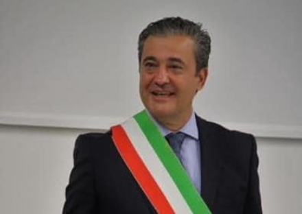 PIANEZZA - I positivi sono oltre 500. Signoriello: «Scuole aperte. Tamponi direttamente nei plessi»