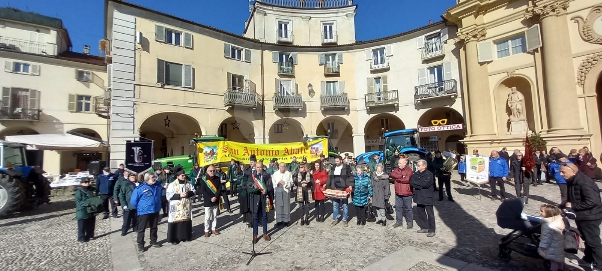 VENARIA - La grande festa per Sant'Antonio Abate: in tanti per il corteo dei trattori - FOTO E VIDEO