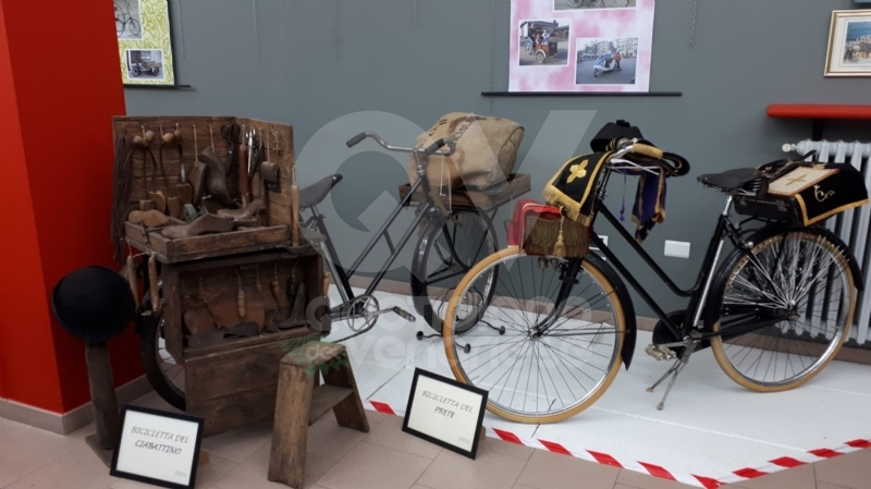 VENARIA - Biciclette, tricicli vintage e gli antichi mestieri: la nuova mostra di Antonio Iorio