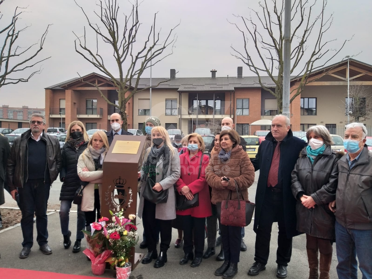 VENARIA - In via Fratelli Cervi svelata la targa a ricordo delle vittime del covid - FOTO