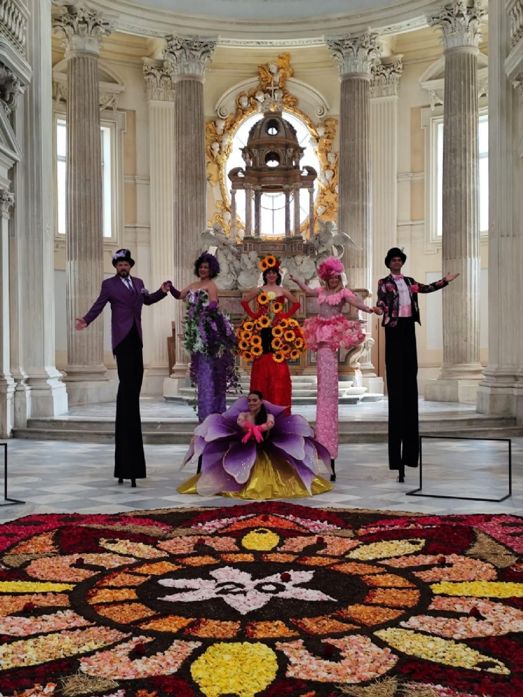 VENARIA - Bagno di folla per la ventesima edizione della «Festa delle Rose» - FOTO
