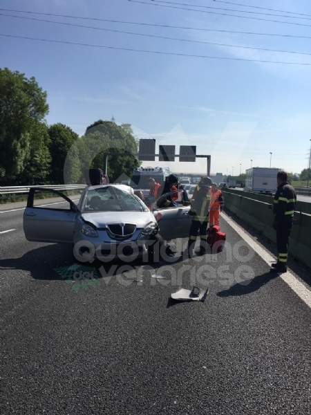 COLLEGNO - Pauroso incidente in tangenziale: tre auto coinvolte, una ragazza ferita