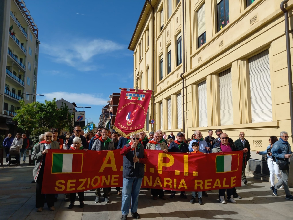 VENARIA - 25 APRILE: Bambini protagonisti alle celebrazioni per la Liberazione - FOTO