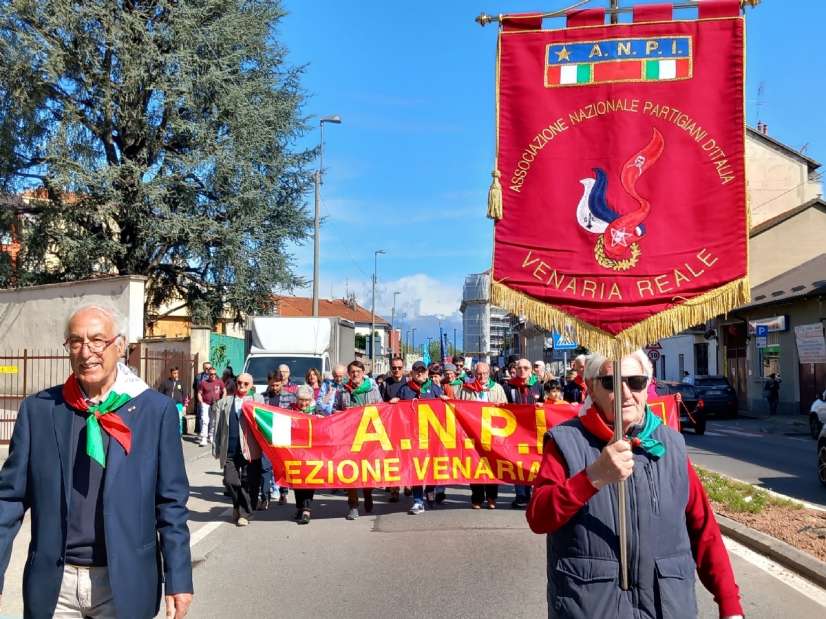 VENARIA - 25 APRILE: Bambini protagonisti alle celebrazioni per la Liberazione - FOTO