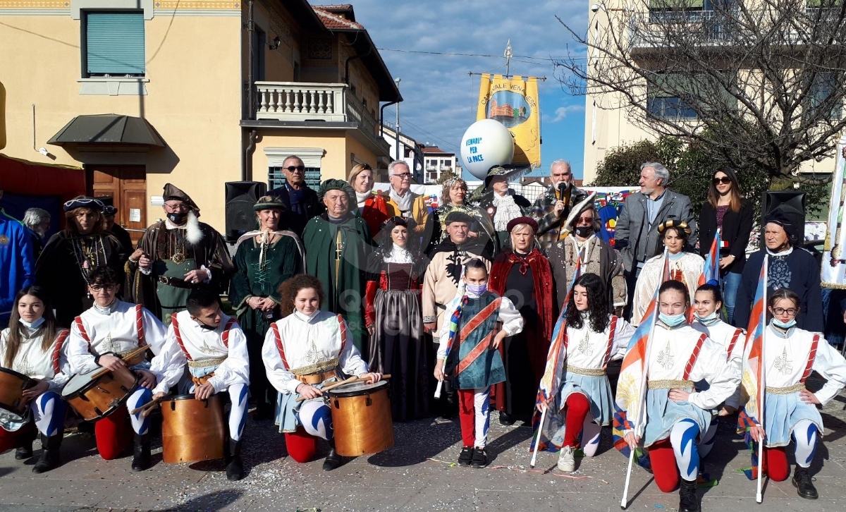 VENARIA - Colori, allegria, musica. Ma il Real Carnevale non dimentica l'Ucraina - FOTO