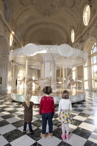 VENARIA - Nella Galleria Grande della Reggia approda la «Giostra di Nina» - FOTO