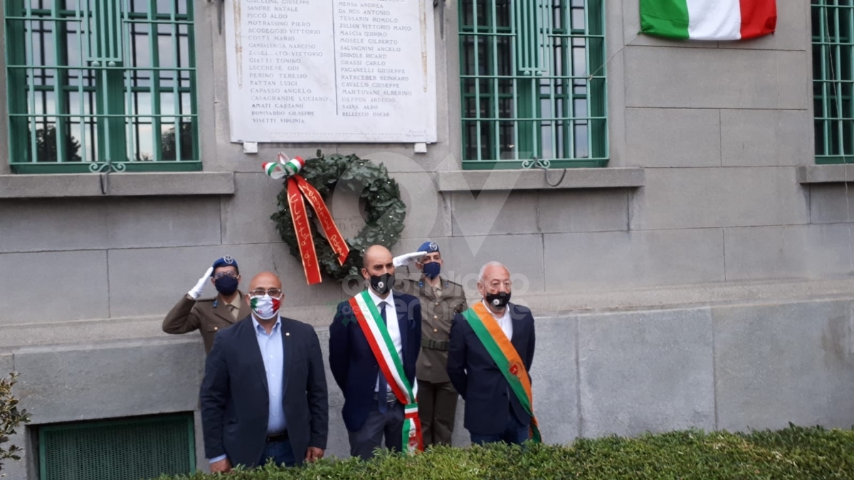 VENARIA - Con il municipio illuminato dal tricolore, la Città ha celebrato la Festa della Repubblica - FOTO