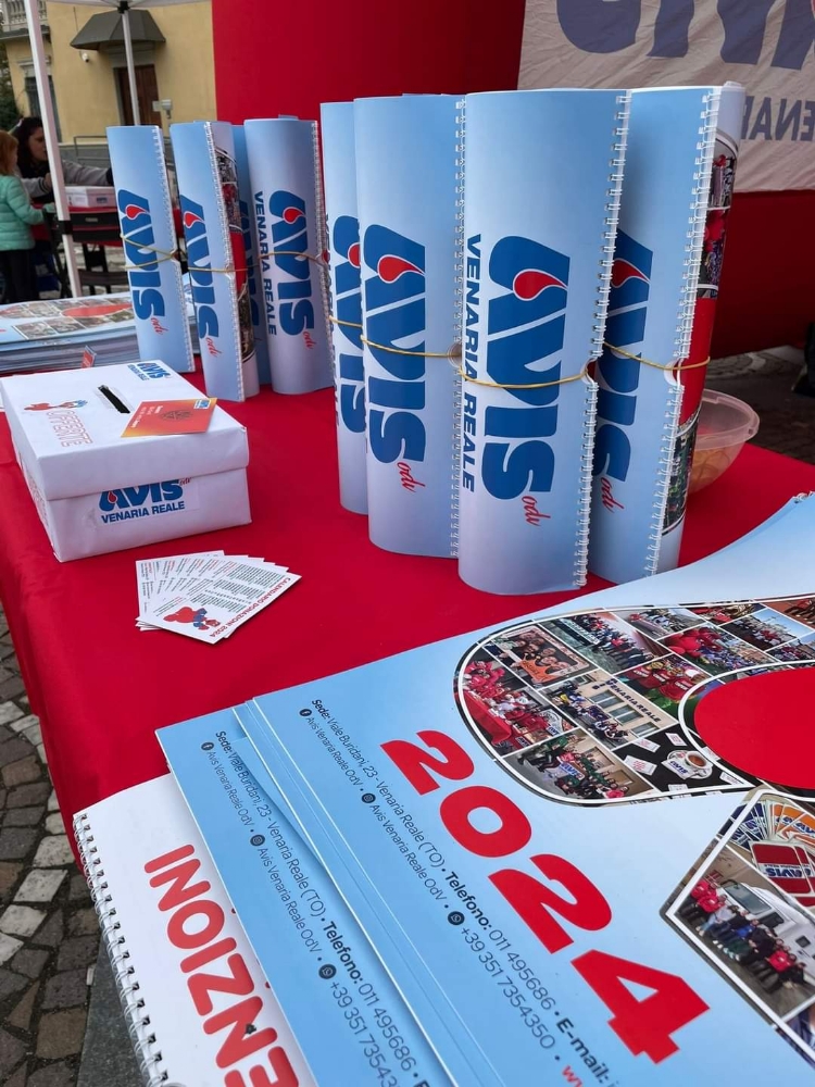 VENARIA - Dopo il successo della Castagnata, l'Avis inizia la distribuzione dei calendari 2024