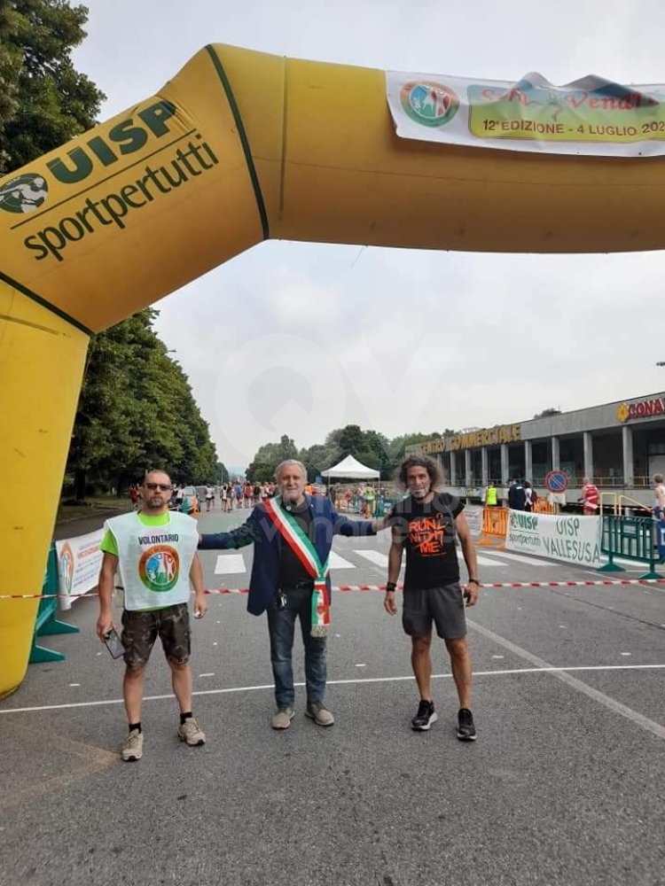 VENARIA - Oltre 200 atleti alla 12esima «StraVenaria»: ha vinto la solidarietà - FOTO