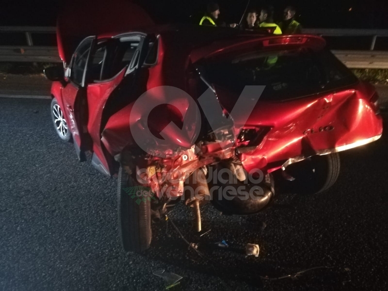 RIVOLI - Incidente in tangenziale: una macchina prende fuoco. Quattro persone rimaste ferite
