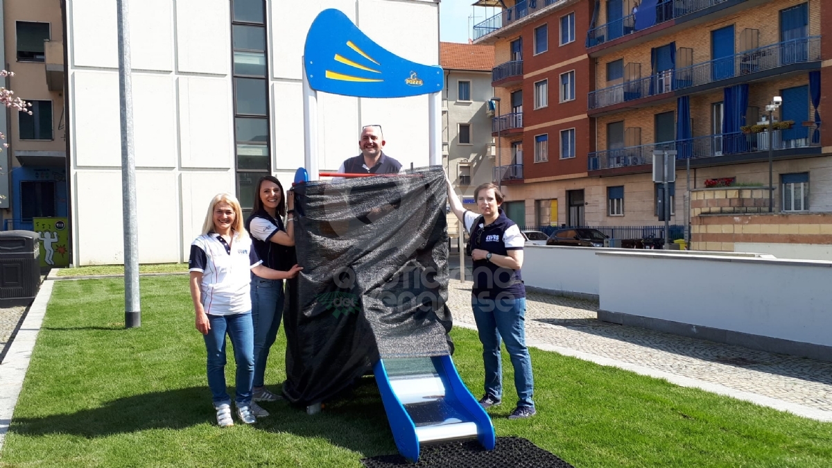 VENARIA - L'Avis dona alla Città un'area giochi in piazza Pettiti - FOTO