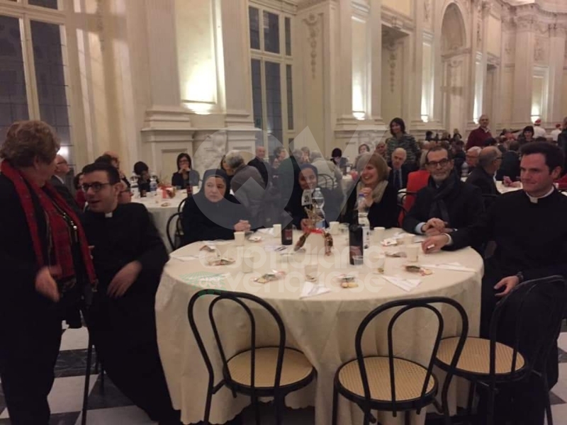 VENARIA - 420 partecipanti alla «Cena della solidarietà e della fratellanza» alla Reggia - FOTO