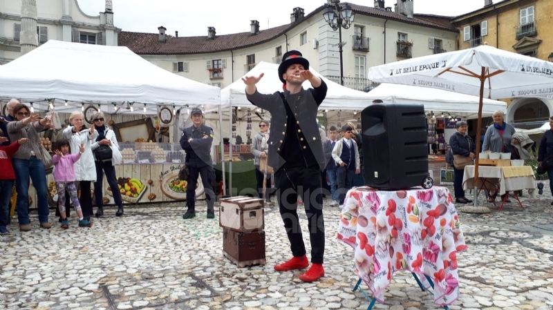 VENARIA - «Festa delle Rose»: un successo a metà per colpa della pioggia