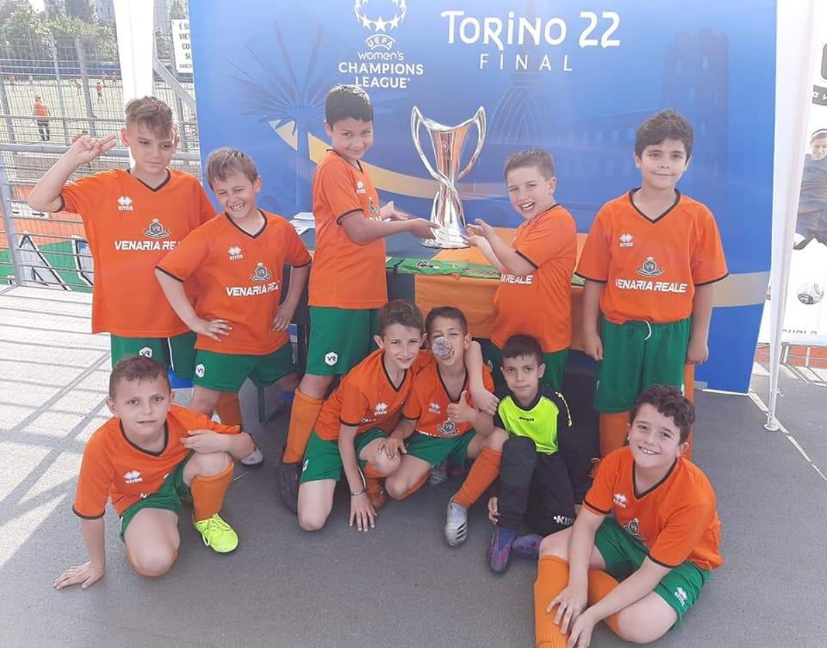 VENARIA - Sabato il «Torneo Magico» di calcio femminile: al Don Mosso si potrà ammirare nuovamente la coppa della Uefa Women's Champions League - FOTO