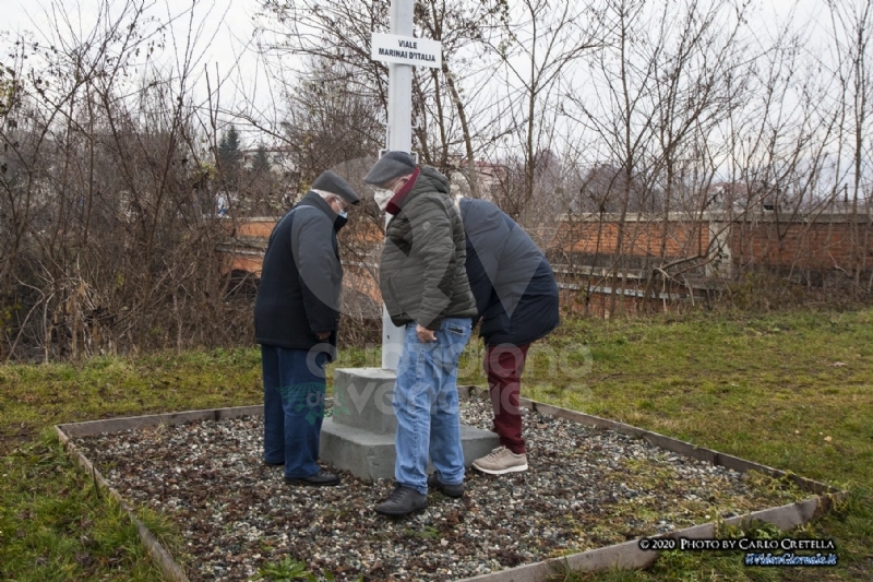 VENARIA - Con una targa, i marinai completano il restauro dell'asta di bandiera - FOTO