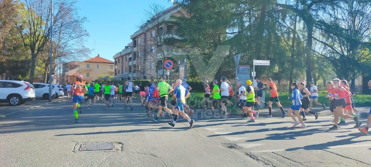 VENARIA - Una marea di gente per la «StraVenaria» e la «21 Reale» - FOTO E VIDEO