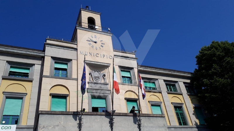 VENARIA - Festeggiato il 2 giugno in città: una copia della Costituzione ai neo maggiorenni - FOTO