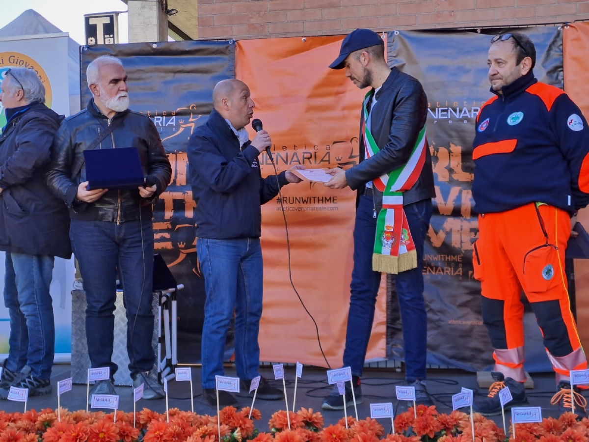 VENARIA - Una marea di gente per la «StraVenaria» e la «21 Reale» - FOTO E VIDEO