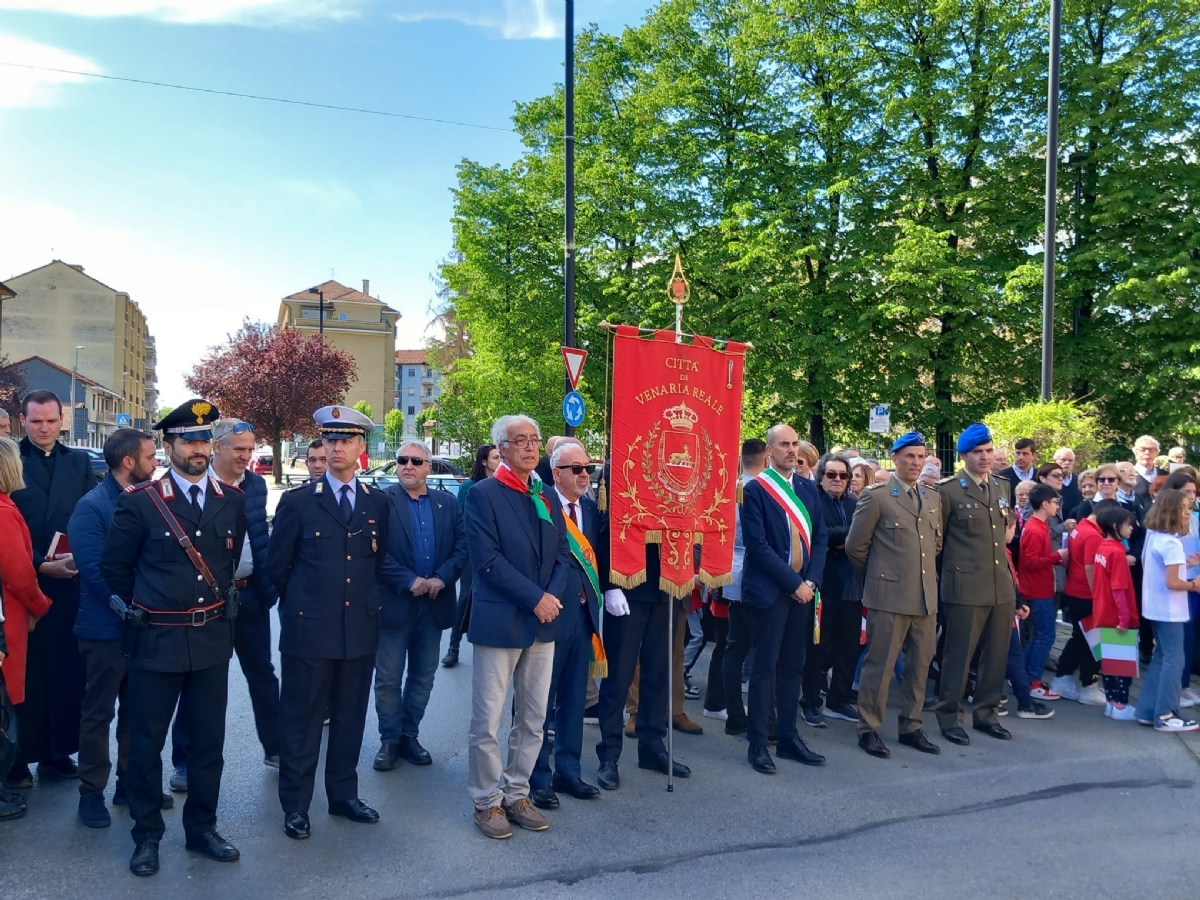 VENARIA - 25 APRILE: Bambini protagonisti alle celebrazioni per la Liberazione - FOTO