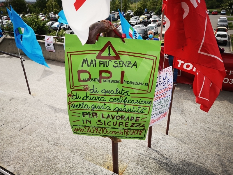 VENARIA-RIVOLI - «#InSilenzioComelaRegione», la protesta dei sindacati negli ospedali Asl To3 - FOTO E VIDEO