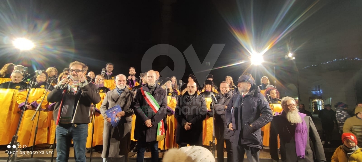 VENARIA - Luci accese, cori gospel, bambini dell'IC 1 protagonisti: via al Natale di «Immaginaria» - FOTO E VIDEO